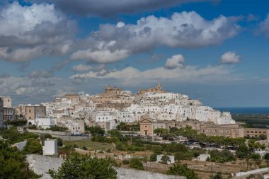 Ostuni Puglia caddesi binaları