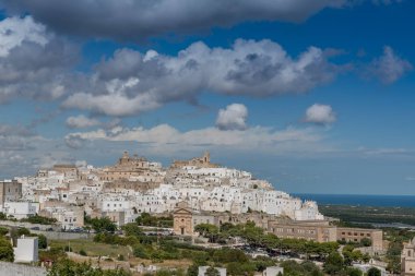 Ostuni Puglia caddesi binaları