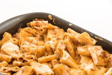 Etli makarna peynirli fırında