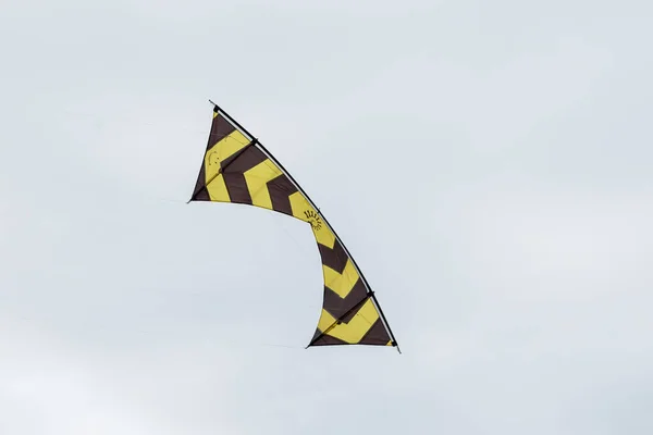 空を飛ぶカラフルな凧 — ストック写真
