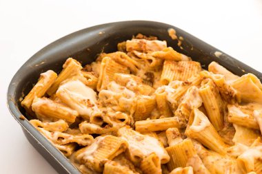 Etli makarna peynirli fırında