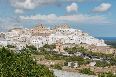 Ostuni Puglia caddesi binaları
