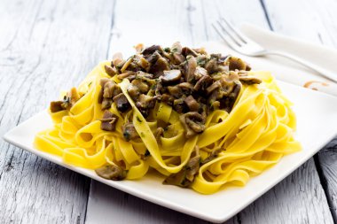 Mantarlı makarna