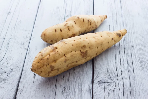 Tatlı patates pişmiş olması için hazır — Stok fotoğraf