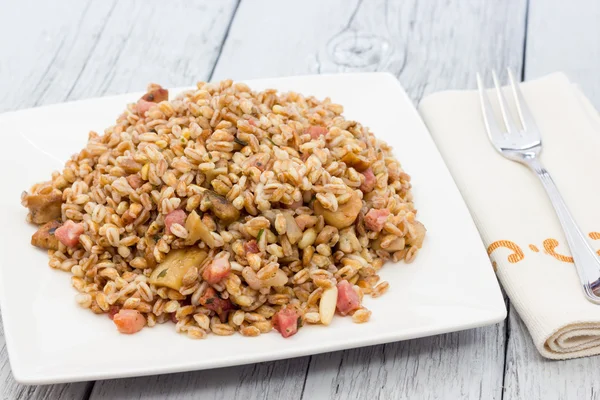 Spelt with mushrooms and bacon — Stock Photo, Image