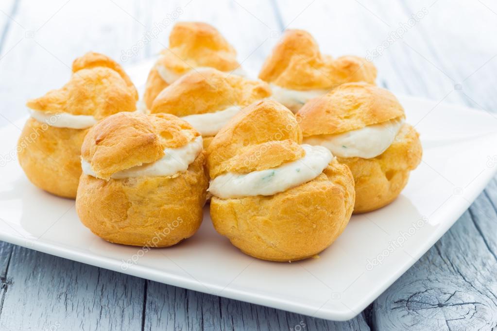 Cream puffs with tuna