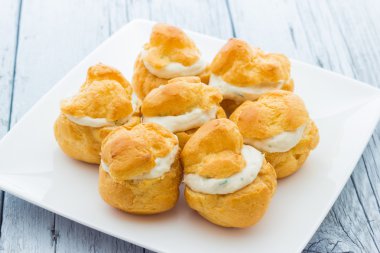 ton balığı ile krem puffs