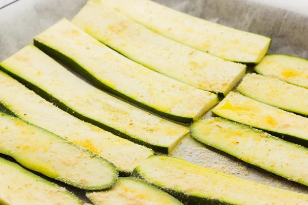 Sliced zucchinis ready to be baked — Stock Photo, Image