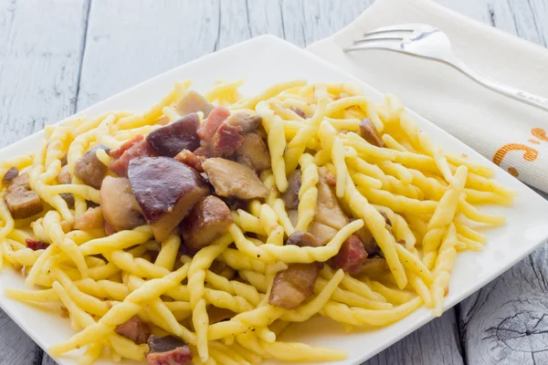 Trofie pasta with mushrooms from Italy — Stock Photo, Image