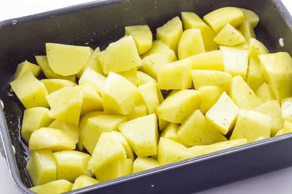 Patatas crudas al horno — Foto de Stock