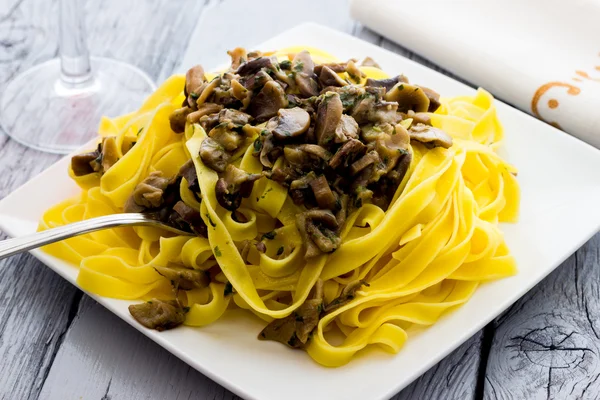 Noodles  with mushrooms — Stock Photo, Image