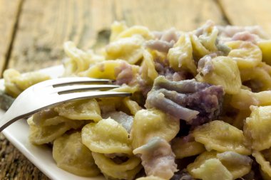 Mor karnabahar Orecchiette makarna