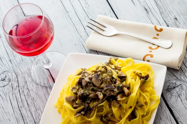 Noodles  with mushrooms — Stock Photo, Image