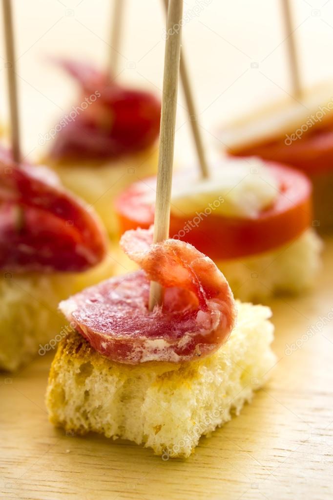 Fingerfood Salami — Stockfoto © fpwing_c 57060603