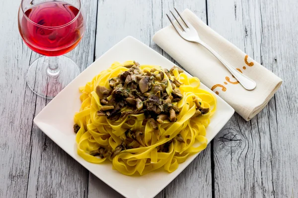 Noodles  with mushrooms — Stock Photo, Image