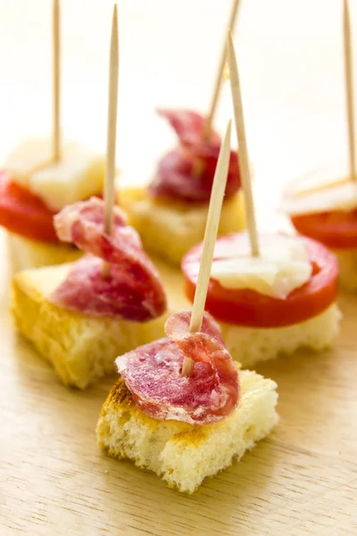 Salame de comida de dedo — Fotografia de Stock