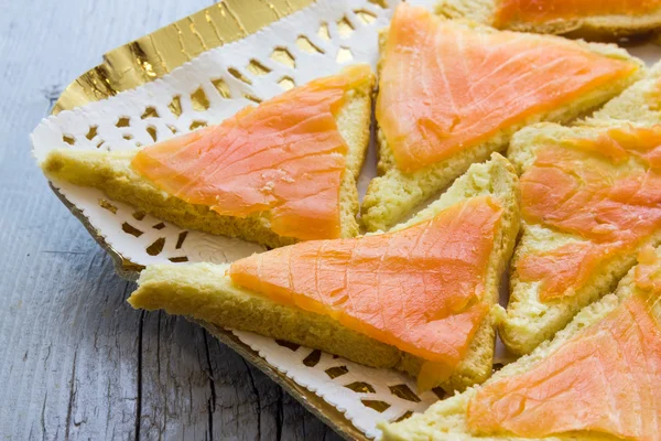 Canapés con salmón — Foto de Stock