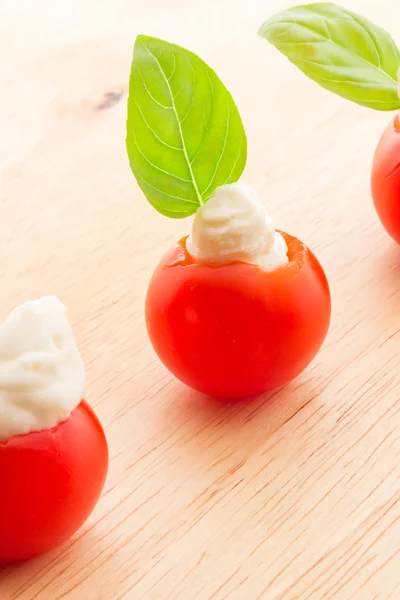 Cherry tomatoes with soft cheese — Stock Photo, Image