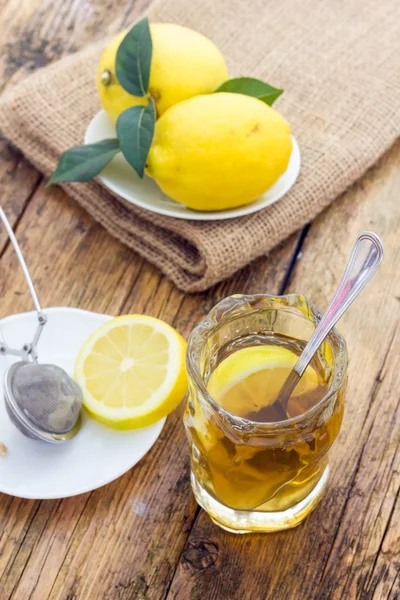 Lemon tea — Stock Photo, Image