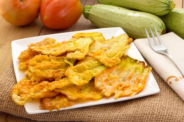 Fiori di zucchine fritte — Foto Stock