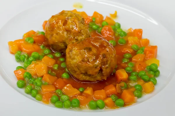 Meatballs with peas and carrots — Stock Photo, Image