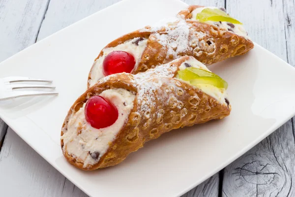 Сицилійська cannoli з Італії — стокове фото