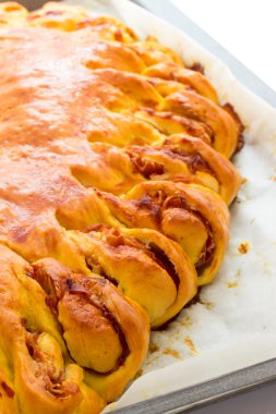 Lezzetli pasta pastırma ve yumuşak peynir ile