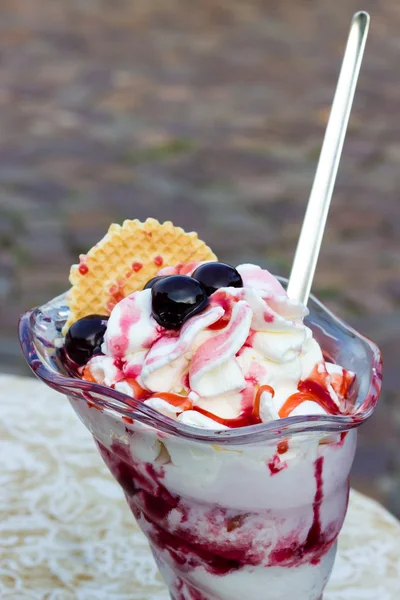 Ice cream with cherry — Stock Photo, Image