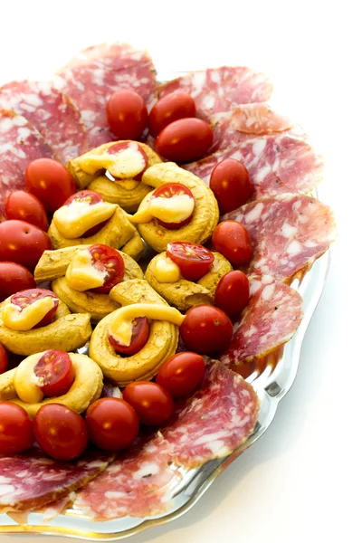 Taralli piccanti with tomato mayonnaise and salami — Stock Photo, Image