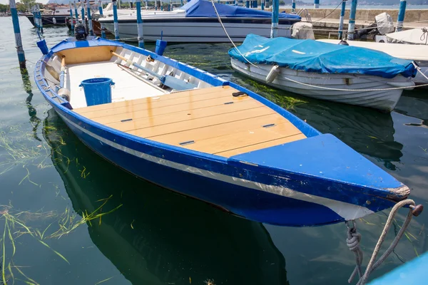 Barco en el lago Iseo — Foto de Stock