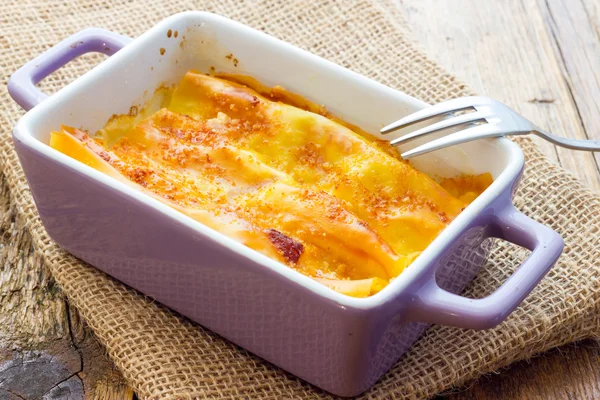 Cannelloni baked with ham and cheese — Stock Photo, Image