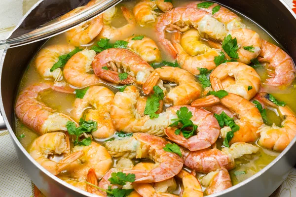 Shrimp cooking with parsley — Stock Photo, Image