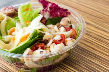 Deniz ürünleri salatası