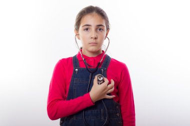 steteskop ile küçük kız