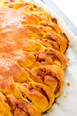 Lezzetli pasta pastırma ve yumuşak peynir ile