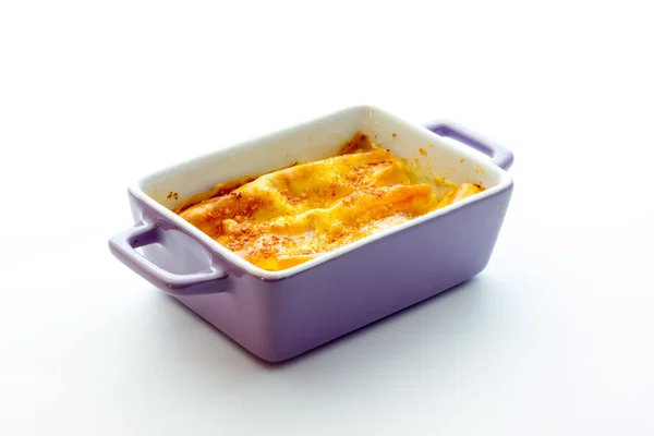 Canneloni gebakken met ham en kaas — Stockfoto