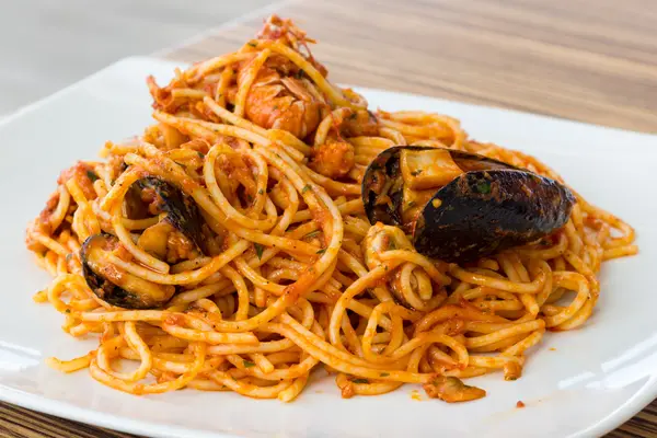 Plate of spaghetti with seafood — Stock Photo, Image