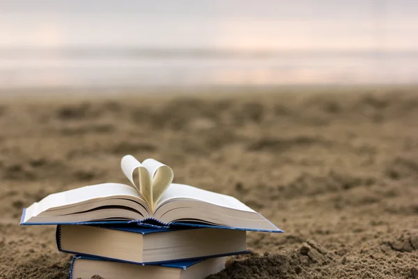 Book on the beach — Stock Photo, Image