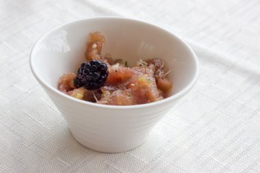 Ton balığı ile deniz ürünleri mezeler 