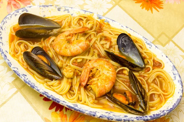 Piatto di spaghetti ai frutti di mare — Foto Stock