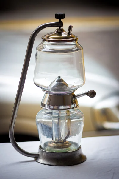 Lámpara de aceite vintage en un mercado de pulgas — Foto de Stock