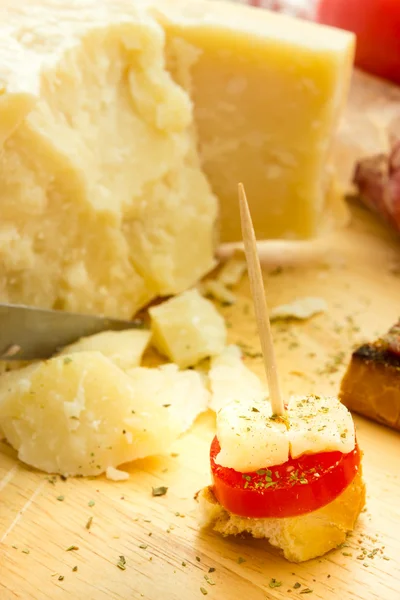 Salami de comida para dedos —  Fotos de Stock