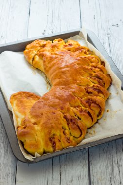 Lezzetli pasta pastırma ve yumuşak peynir ile