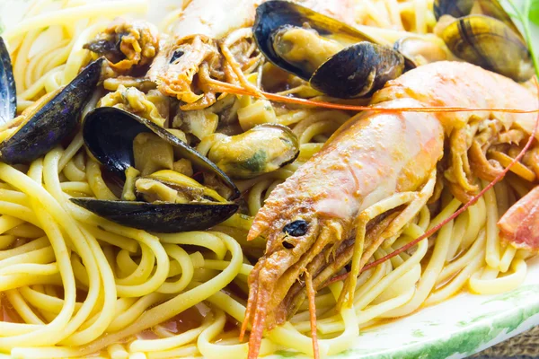 Spagetti karides ve midye — Stok fotoğraf
