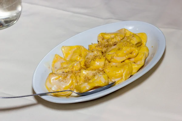 Tortelloni mit Walnüssen — Stockfoto