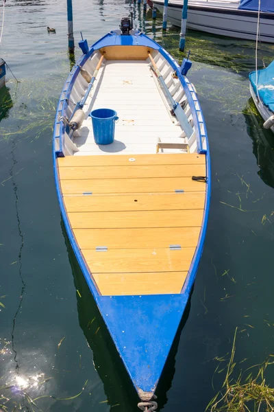 Iseo gölde tekne — Stok fotoğraf