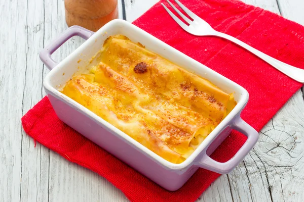 Cannelloni baked with ham and cheese — Stock Photo, Image