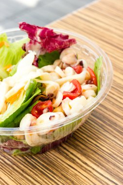 Deniz ürünleri salatası