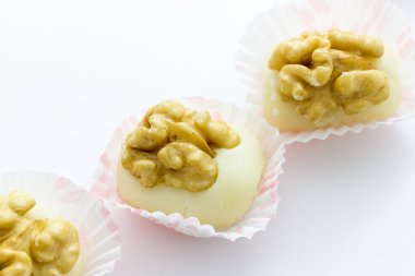 Ceviz badem ezmesi ile