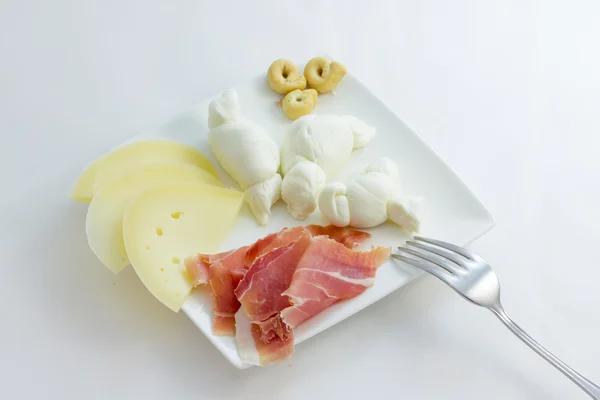 Mozzarella und Käse aus Apulien — Stockfoto